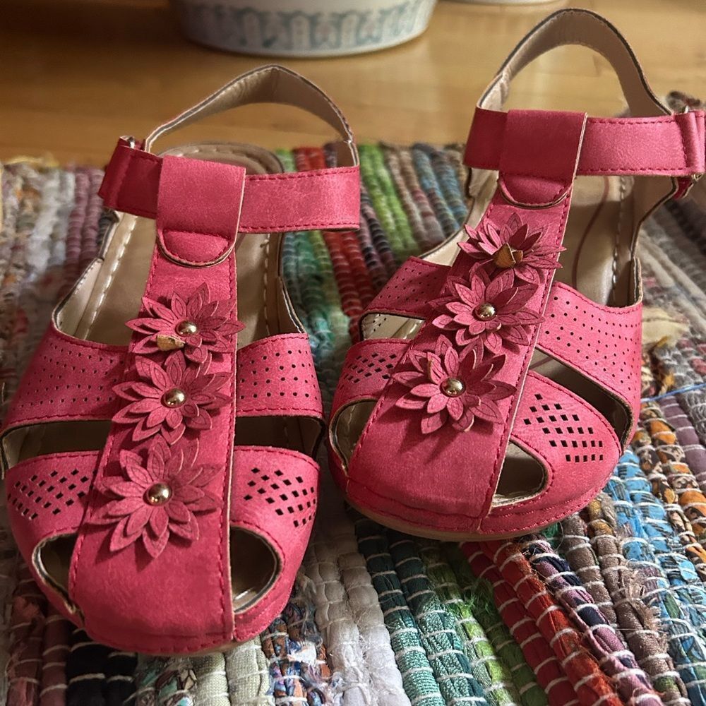 Elegant Pink Floral Women's Sandals Size 39/8